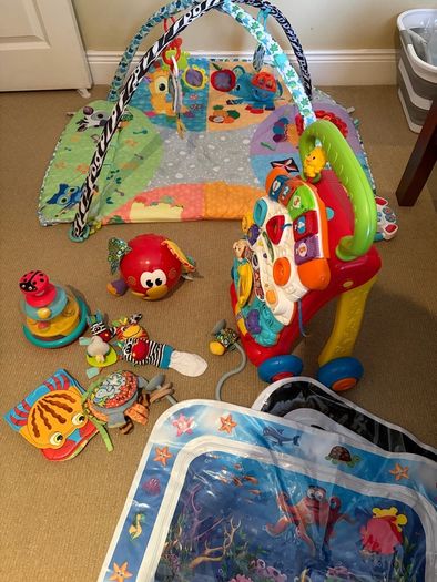 Baby toys and play mat