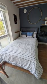 Selling the furniture of my teenage bedroom