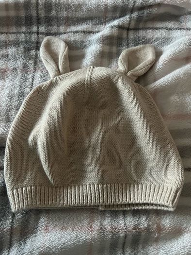 Girls hat 6/12 mths