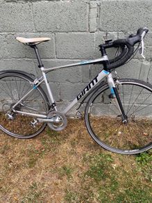 Giant Defy 2 Mens Road Bike