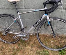 Giant Defy 2 Mens Road Bike