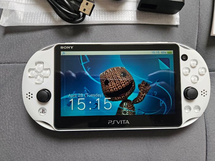 Ps vita slim glacier white - PRISTINE condition