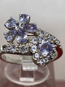 Silver ring with Tanzanites