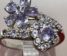 Silver ring with Tanzanites