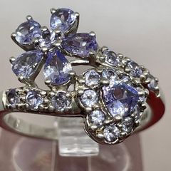 Silver ring with Tanzanites