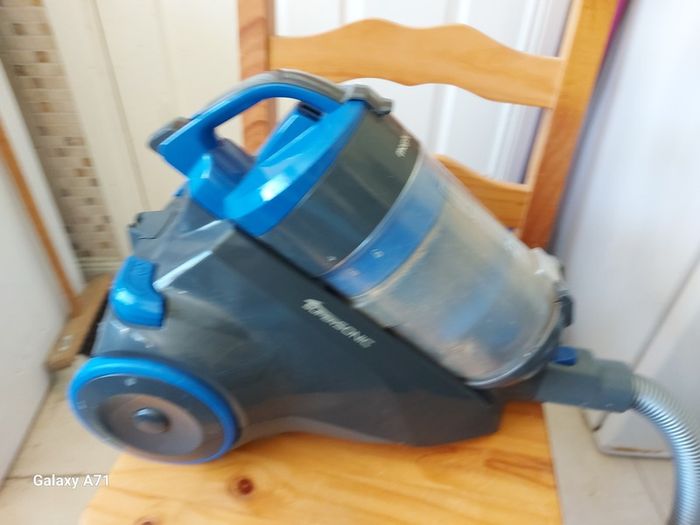 Morphy Richards Bagless Vacuum Cleaner, Model 980519, in excellent condition