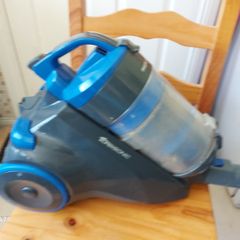 Morphy Richards Bagless Vacuum Cleaner, Model 980519, in excellent condition
