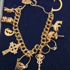 Vintage 9ct yellow gold charm bracelet