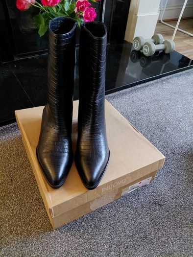 Mid high boots