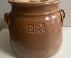 Kiltrea large pottery snack crock
