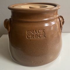 Kiltrea large pottery snack crock