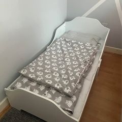 Toddler bed