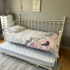 Day Bed incl Trundle bed + 2 mattresses