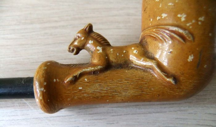 Old Horse Design Pipe