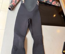 O'Neills girls wetsuit