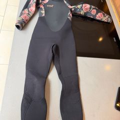 O'Neills girls wetsuit
