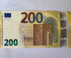 200 Euro bank note