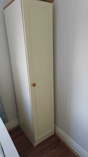 Bedroom furniture set