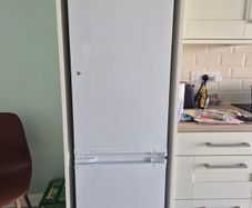 Integrated fridge freezer