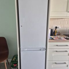 Integrated fridge freezer