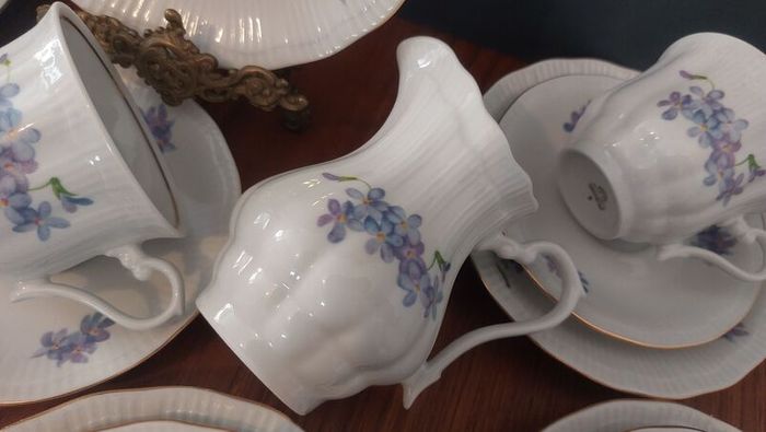 Lovely Vintage Walbrzych, Poland China 19 Piece Teaset for Six in a Beautiful Blue and Purple Floral Pattern