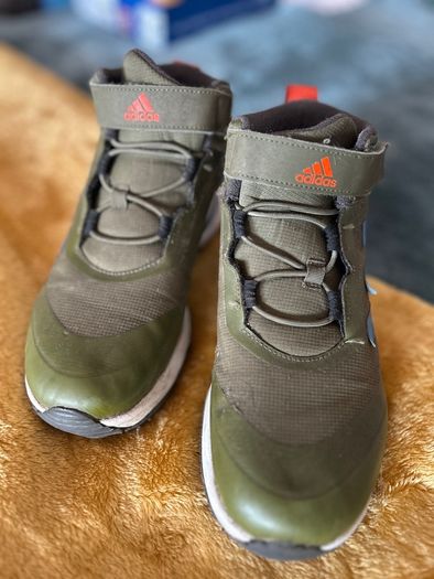 Adidas Boys Boots Size 4,5 UK