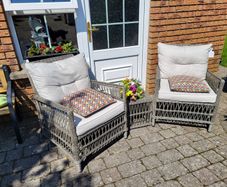 garden furniture chairs table