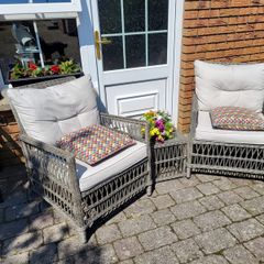 garden furniture chairs table