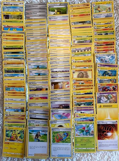 200+ Pokemon Cards