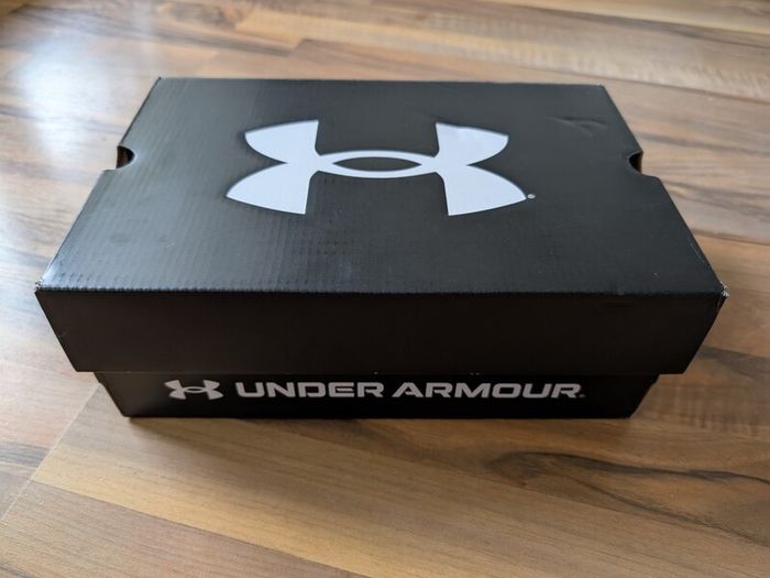 Under armour junior basketball shoes Size 4,5