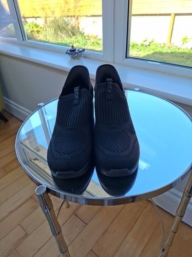 Sketchers  Black slip on Size 39 ladies
