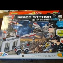 Space station, titan mission, compatible with Lego and other makers. Like new.
