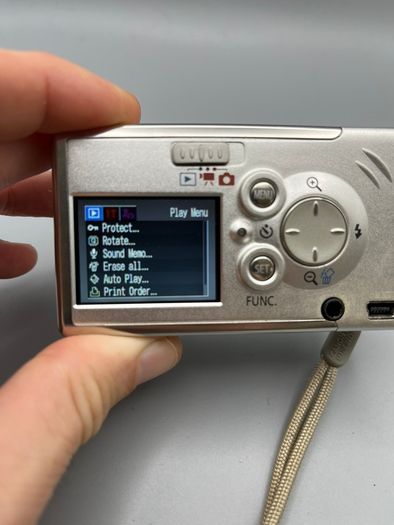 Canon Digital IXUS i PC1060 4.0MP Digital Camera Faulty - Spares and Repairs