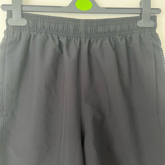 Under Armour HeatGear Black Sports Shorts - Mens Small - Loose Fit