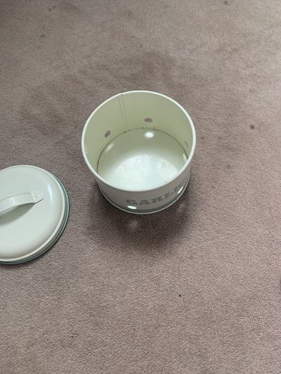 Garlic container  by Jamie Oliver