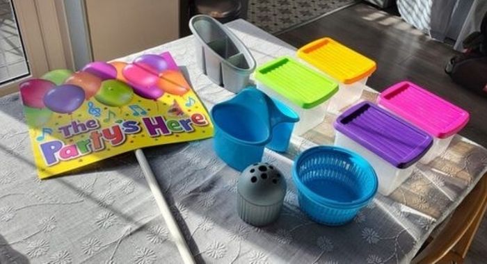 Free selection of containers and party sign