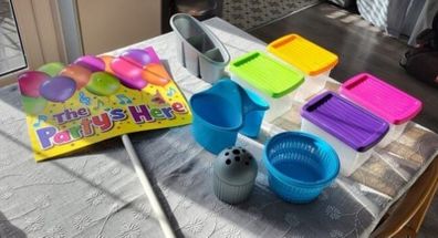 Free selection of containers and party sign