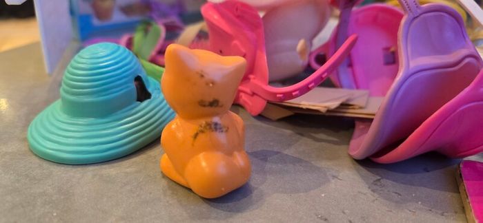 Pretty Parlour 1982 Complete (no box) with Peachy and Twinkles the Cat MLP G1 My Little Pony Accessories Playset