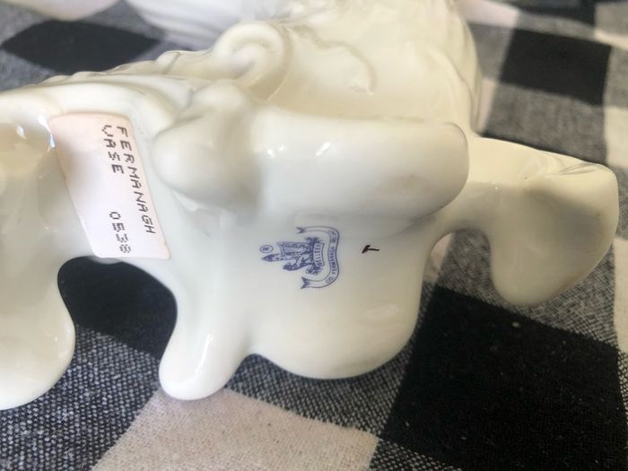 Excellent condition Belleek Cornucopia Shell and Scroll Vase Gold Trim 8th Mark
