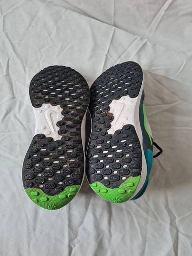 2024 nike revolution size 5.5 eu 38.5 grey/green in excellent condition