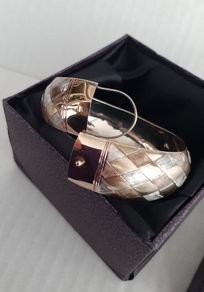 gold bangle 10kt