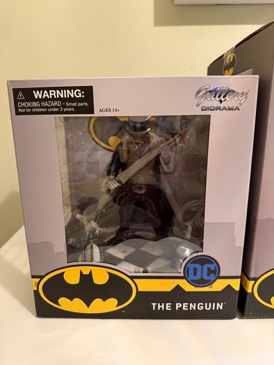DC Comics Diamond Select PVC gallery Bane and Penguin statues