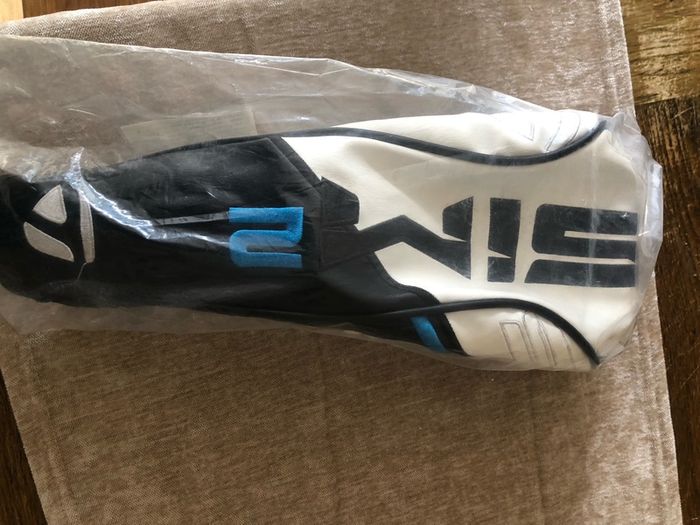 NEW Taylormade Sim 2 Driver Cover