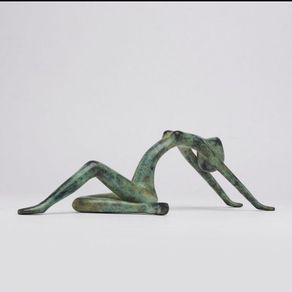 Minimalist Posing Lady - Patinated Bronze