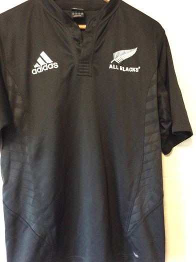 All Blacks Jersey.  Official New Zealand All Blacks Mens Home Jersey. Authentic Original Adidas No Sponsor Jersey From Year 2007..Not A Modern Day Remake.