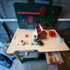 kids play workbench