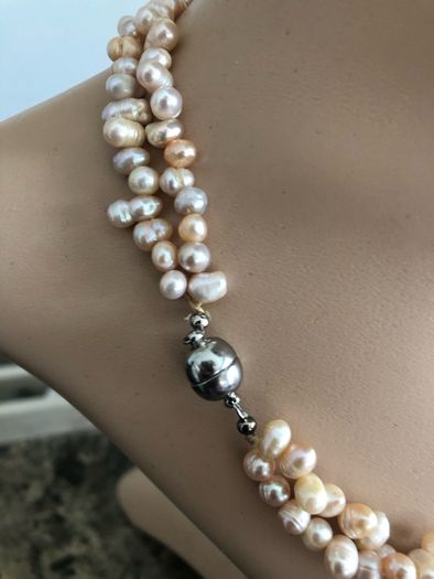 pearl necklace