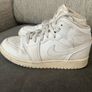 White Nike air Jordan's UK4 Image 2