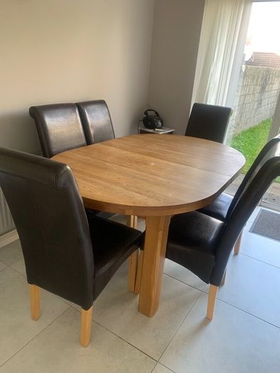 Solid extendable oak table- very good in