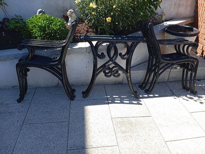 garden table chairs,all in perfect condition,
